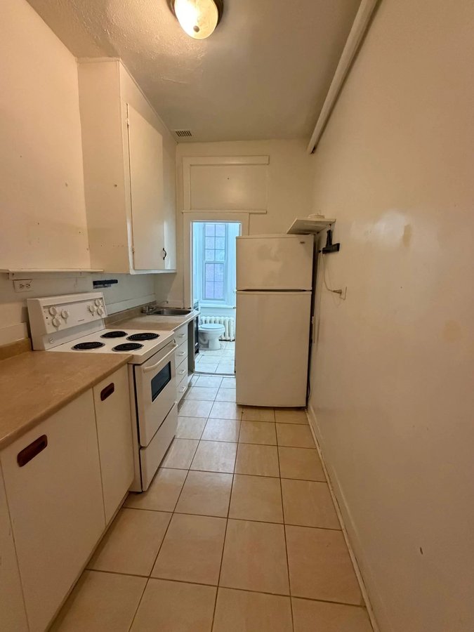425 Daly Avenue - Photo 2