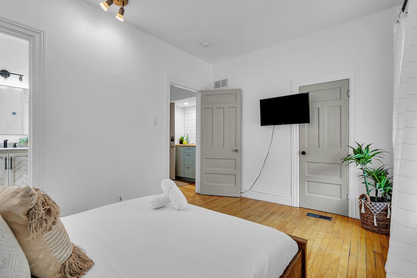 484 Gladstone Avenue - Photo 9