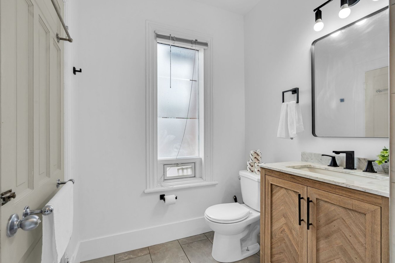 484 Gladstone Avenue - Photo 11