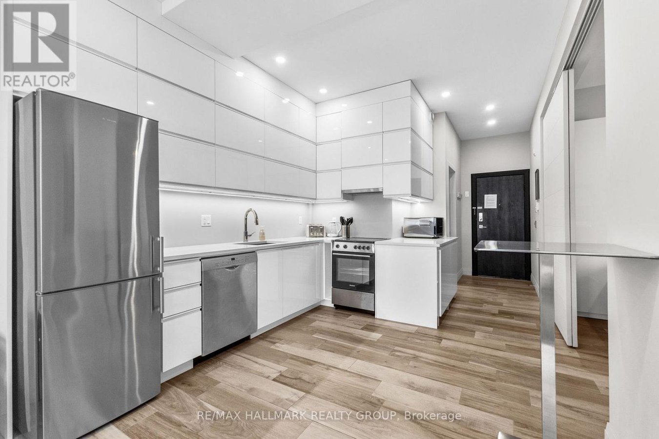 2 - 201 MACLAREN STREET - Photo 4