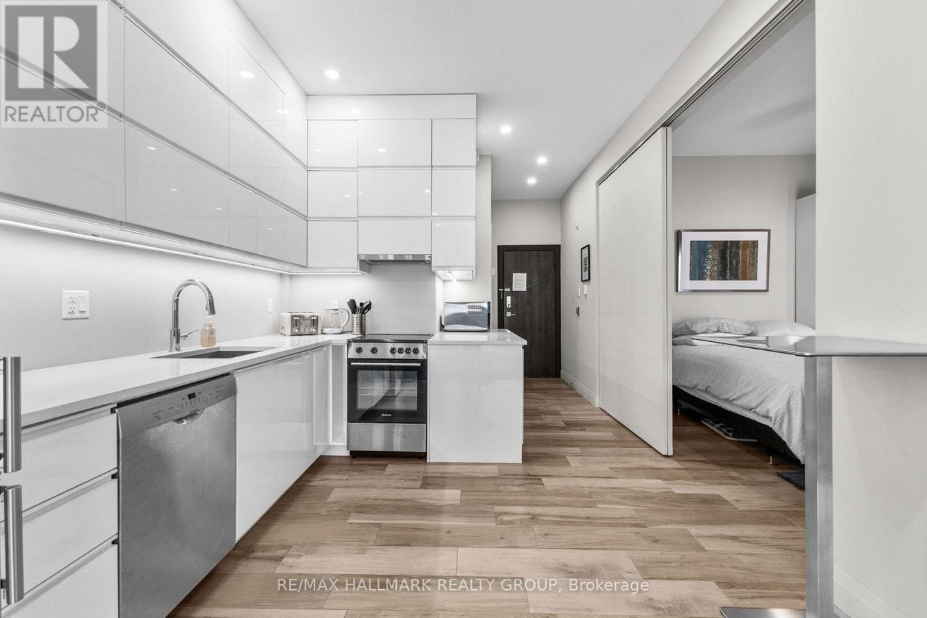 2 - 201 MACLAREN STREET - Photo 5