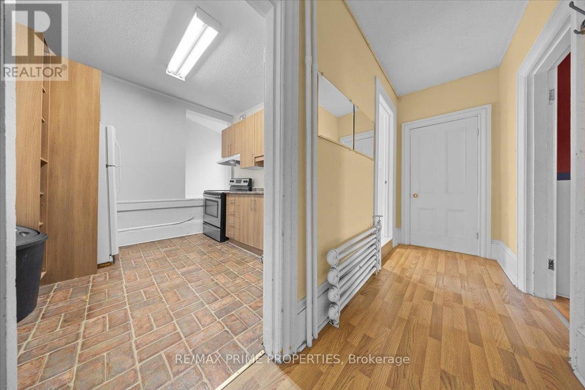 2 - 155 STEWART STREET - Photo 3