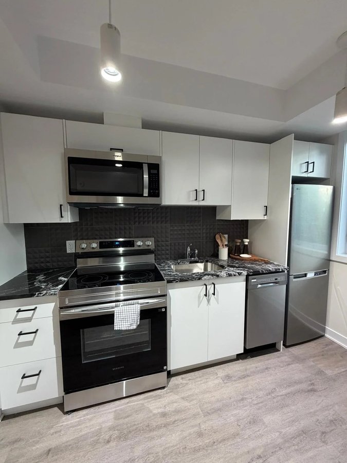 994 Bronson Avenue - Photo 1