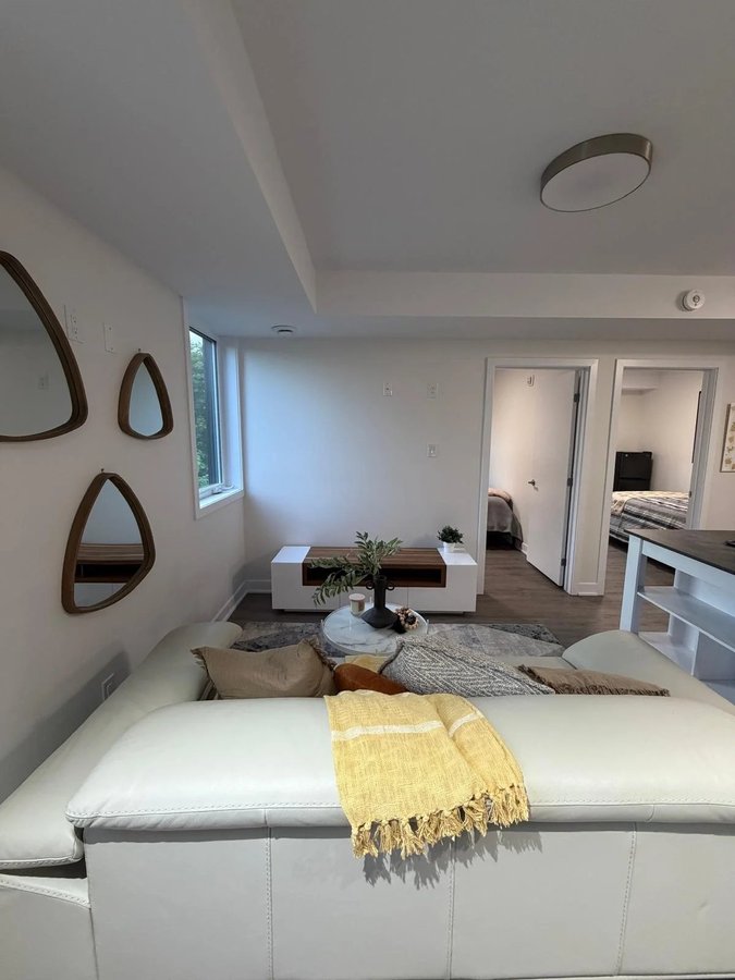 994 Bronson Avenue - Photo 3