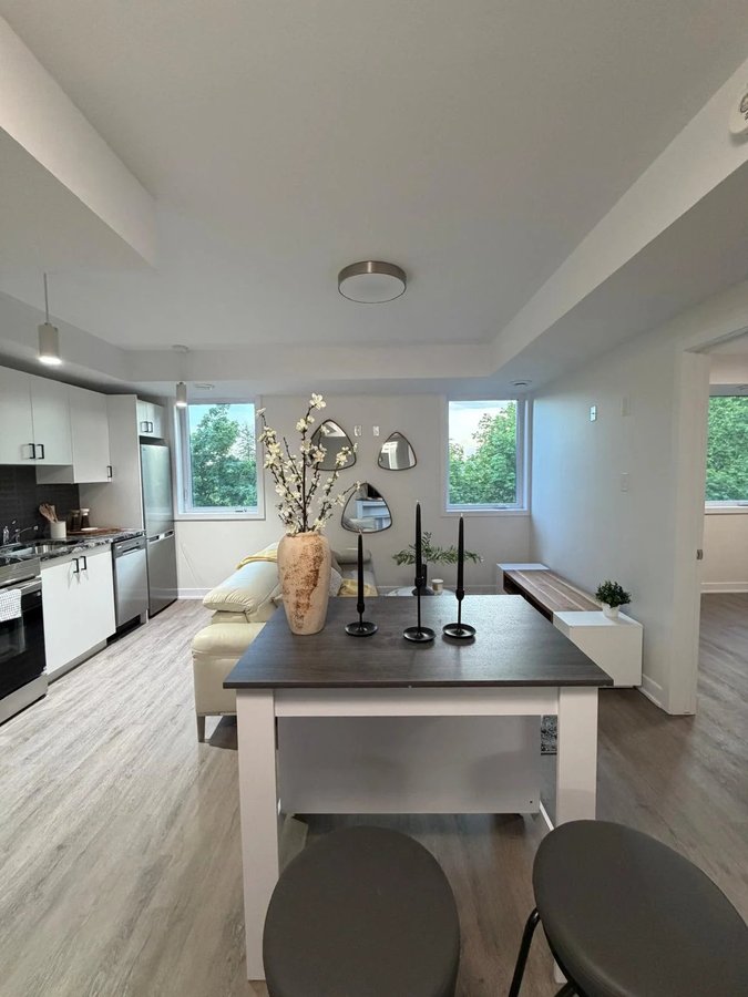 994 Bronson Avenue - Photo 4