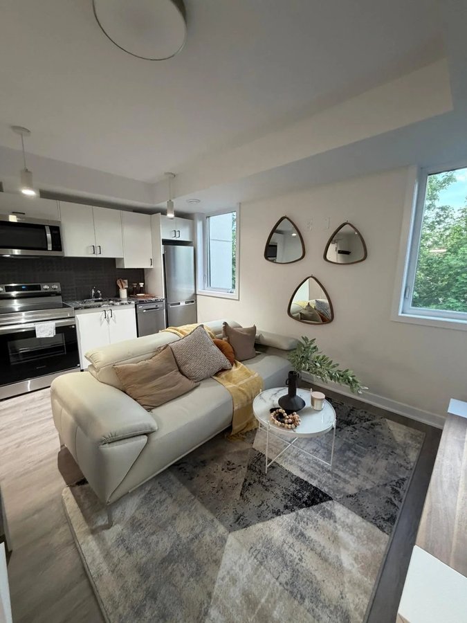 994 Bronson Avenue - Photo 5