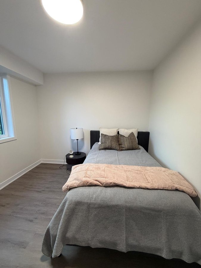 994 Bronson Avenue - Photo 9