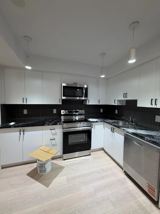 994 Bronson Avenue - Photo 2