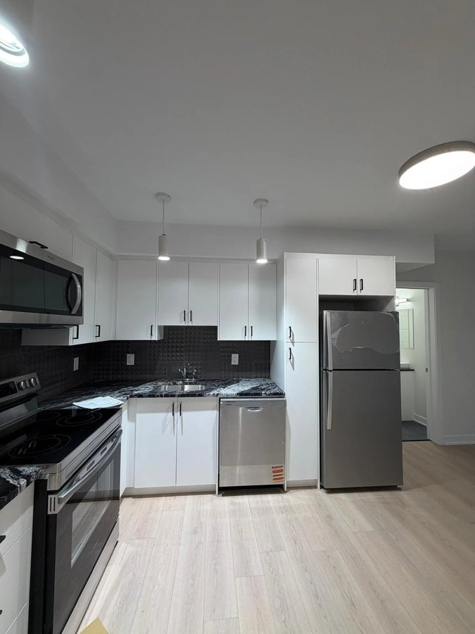994 Bronson Avenue - Photo 1