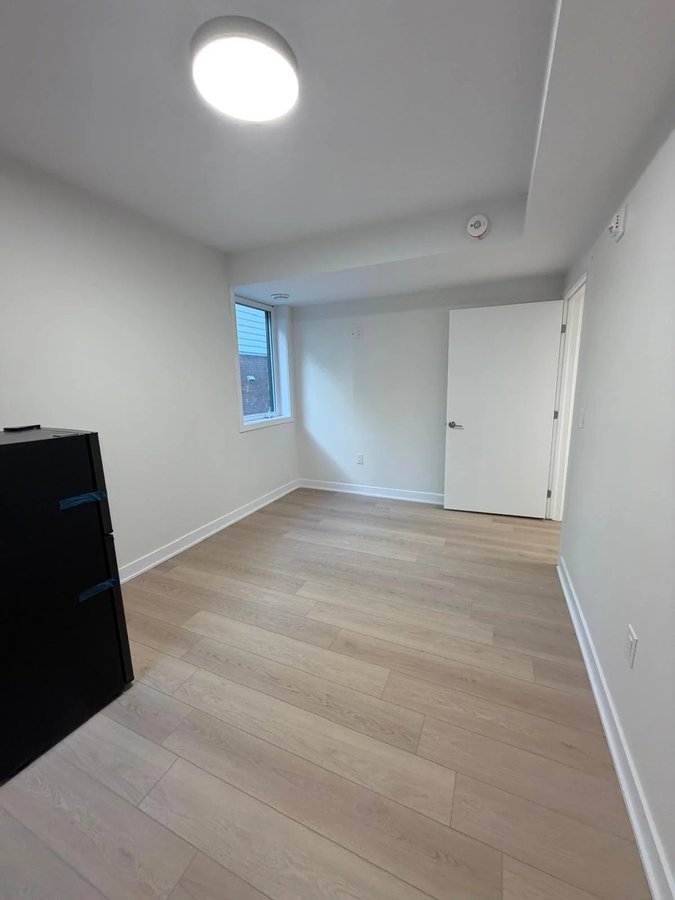 994 Bronson Avenue - Photo 16
