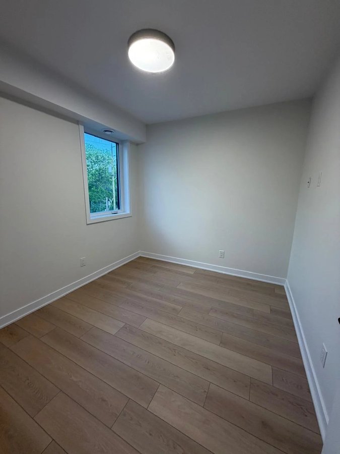994 Bronson Avenue - Photo 6