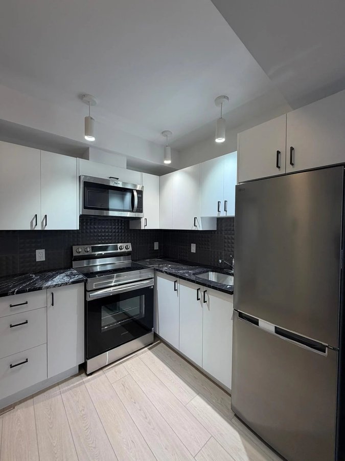 994 Bronson Avenue - Photo 5