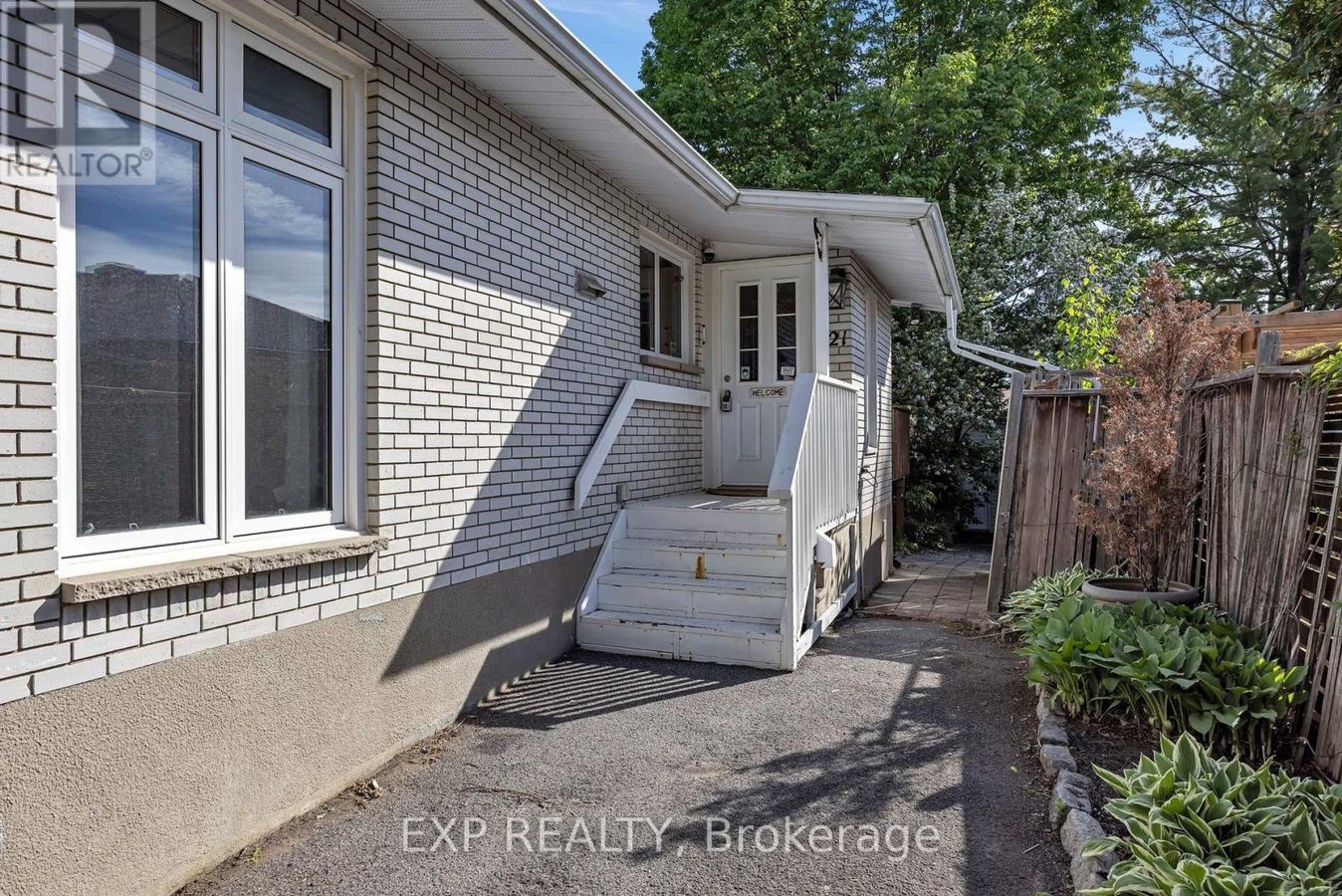 21 SOUTHVIEW CRESCENT - Photo 4