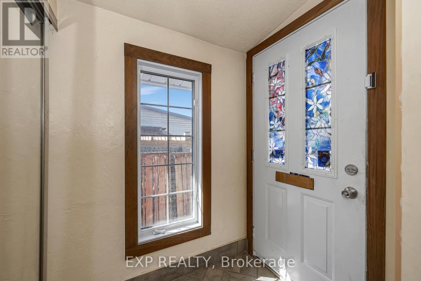 21 SOUTHVIEW CRESCENT - Photo 6