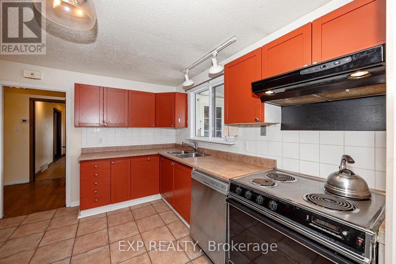21 SOUTHVIEW CRESCENT - Photo 11