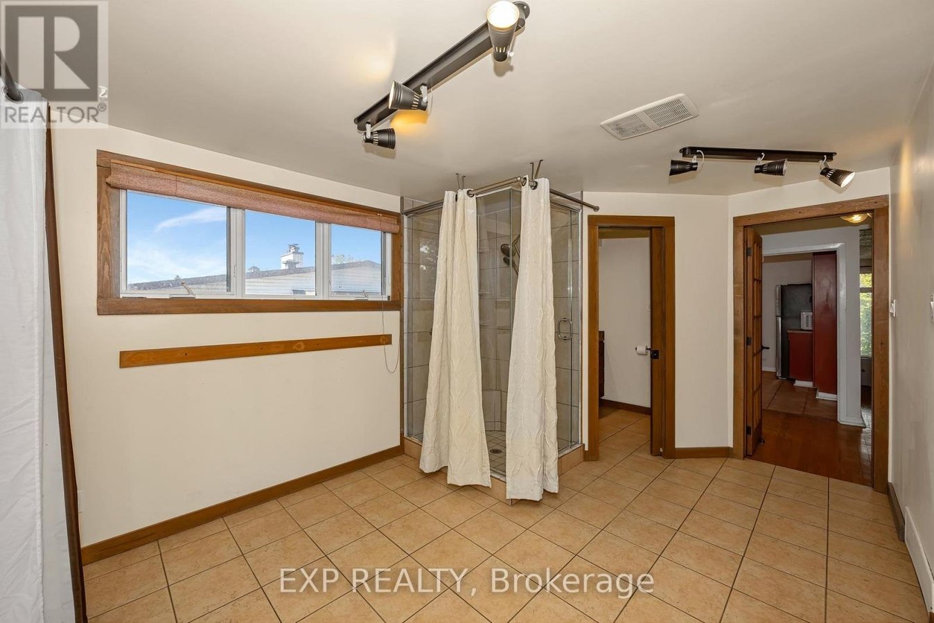 21 SOUTHVIEW CRESCENT - Photo 18