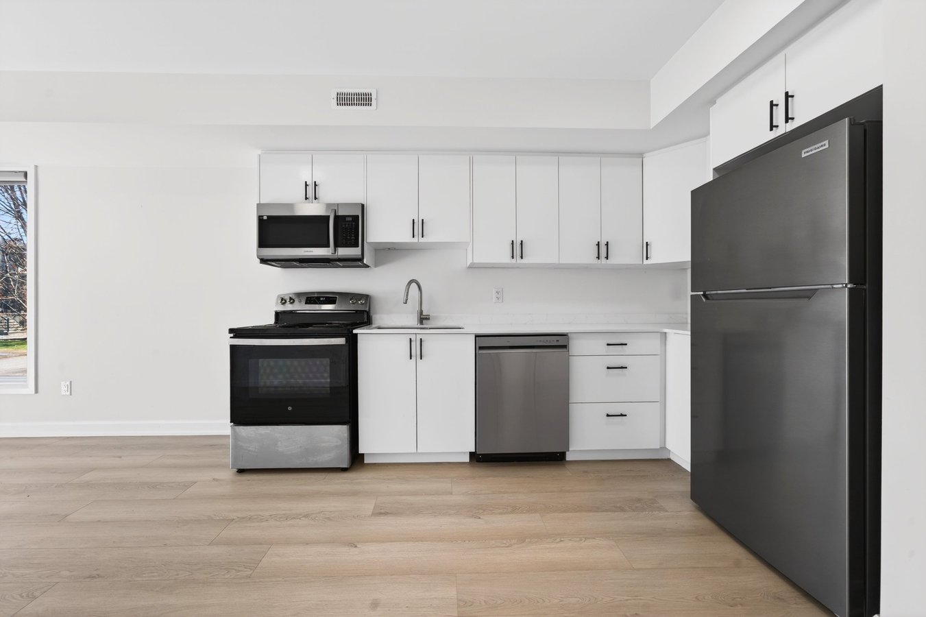 1241 Collins Avenue - Photo 3