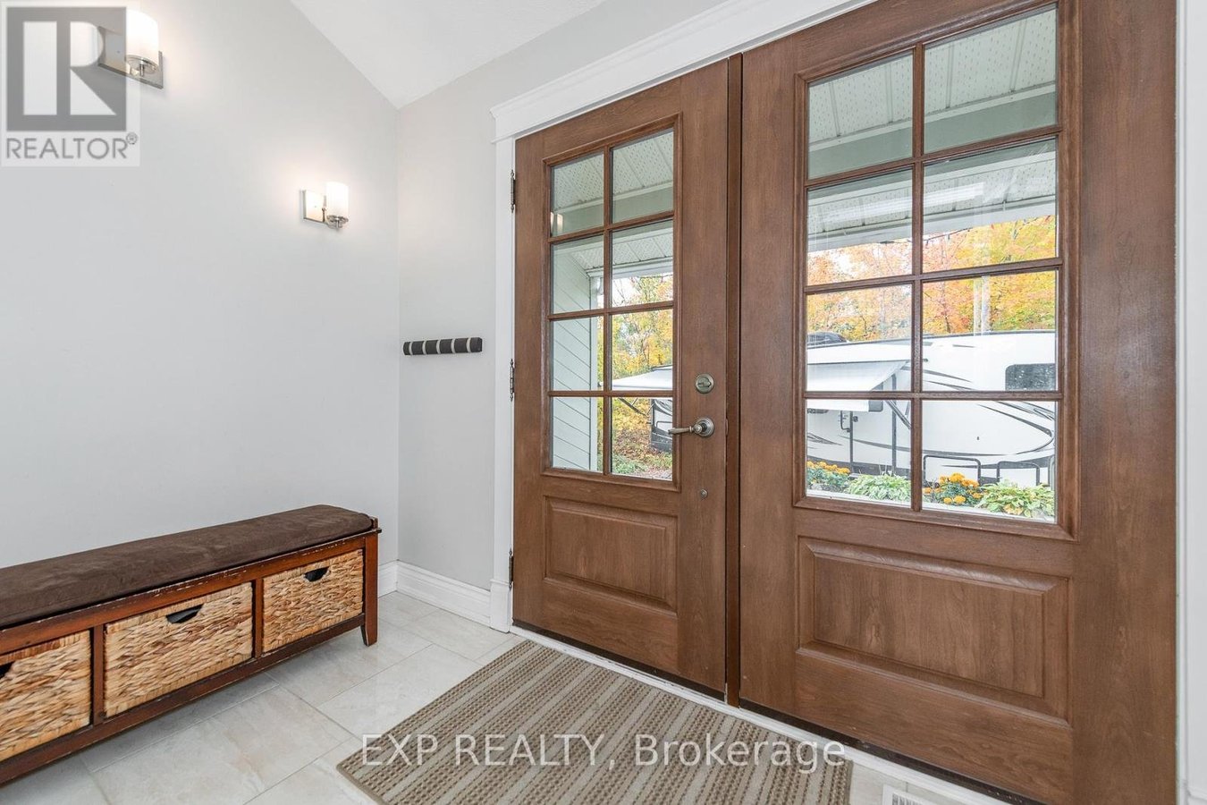 1238 BARNWELL CRESCENT - Photo 2