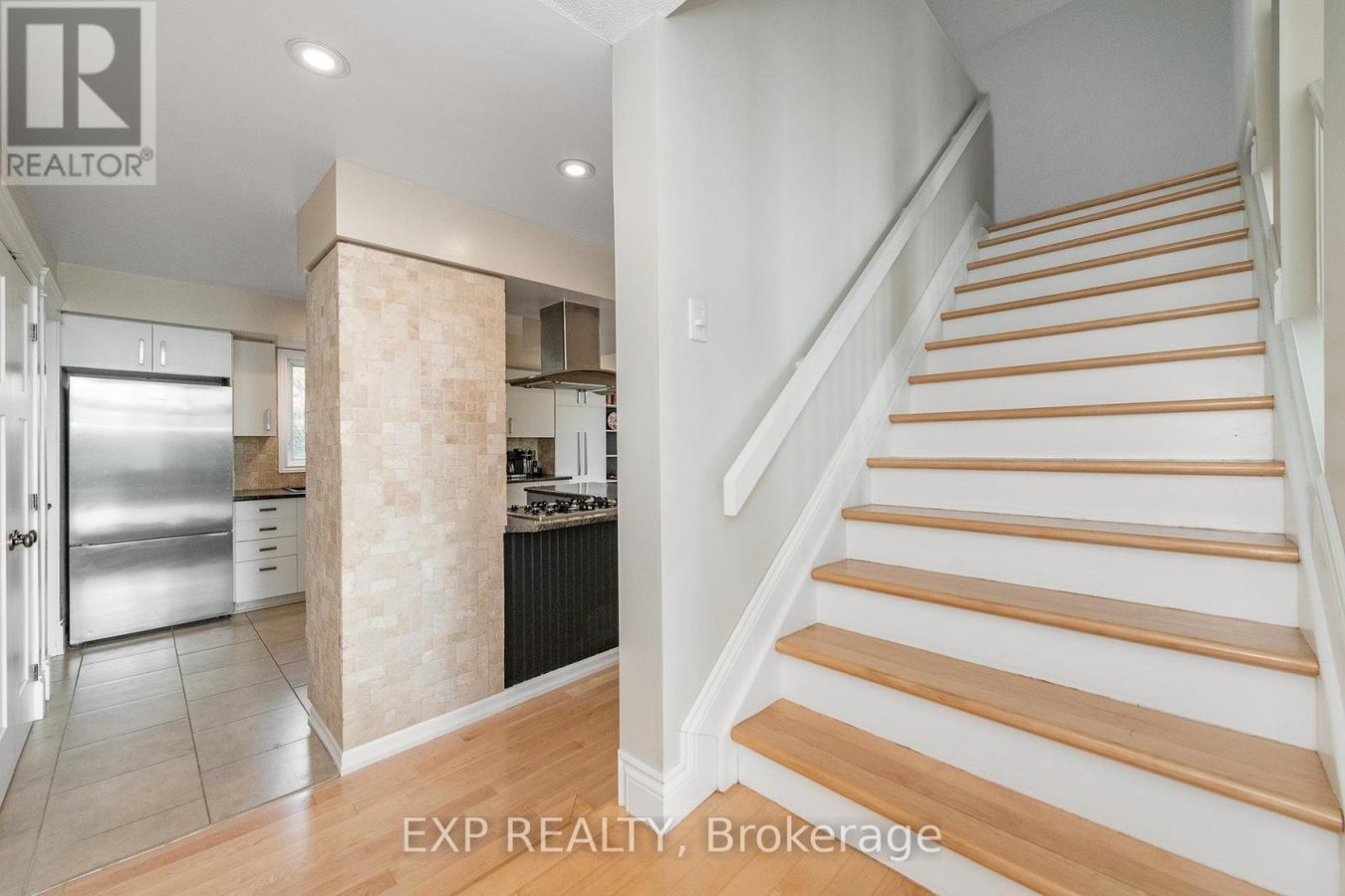 1238 BARNWELL CRESCENT - Photo 6