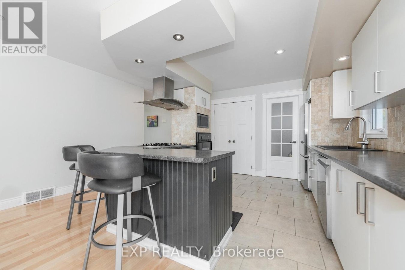 1238 BARNWELL CRESCENT - Photo 10