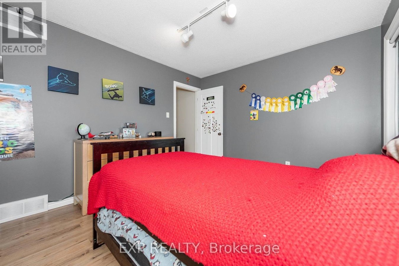 1238 BARNWELL CRESCENT - Photo 32