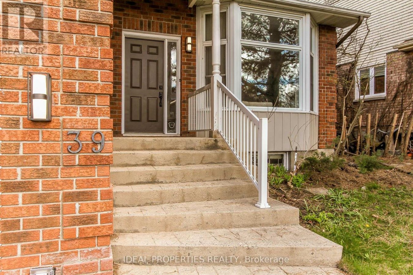 39 HUNTINGS END AVENUE - Photo 2