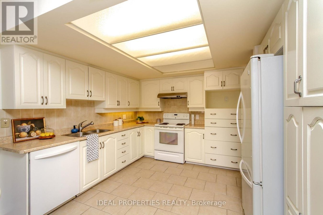 39 HUNTINGS END AVENUE - Photo 14