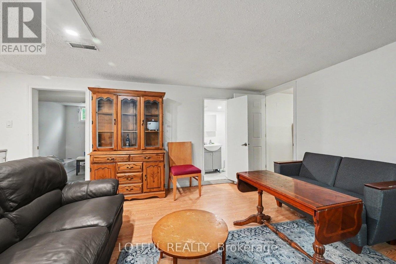 3 - 2427 CHASSEUR AVENUE - Photo 5