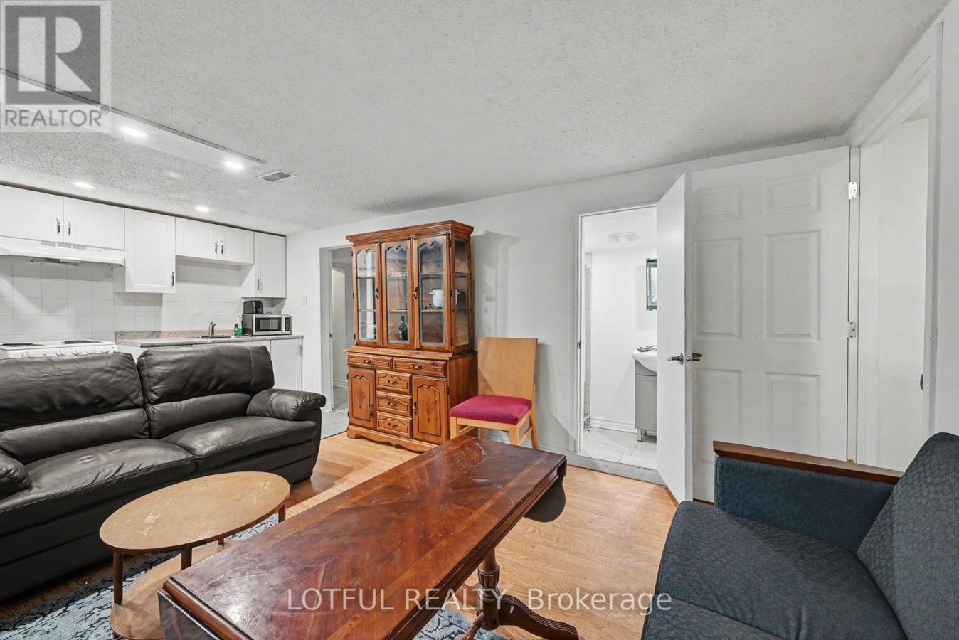 3 - 2427 CHASSEUR AVENUE - Photo 6