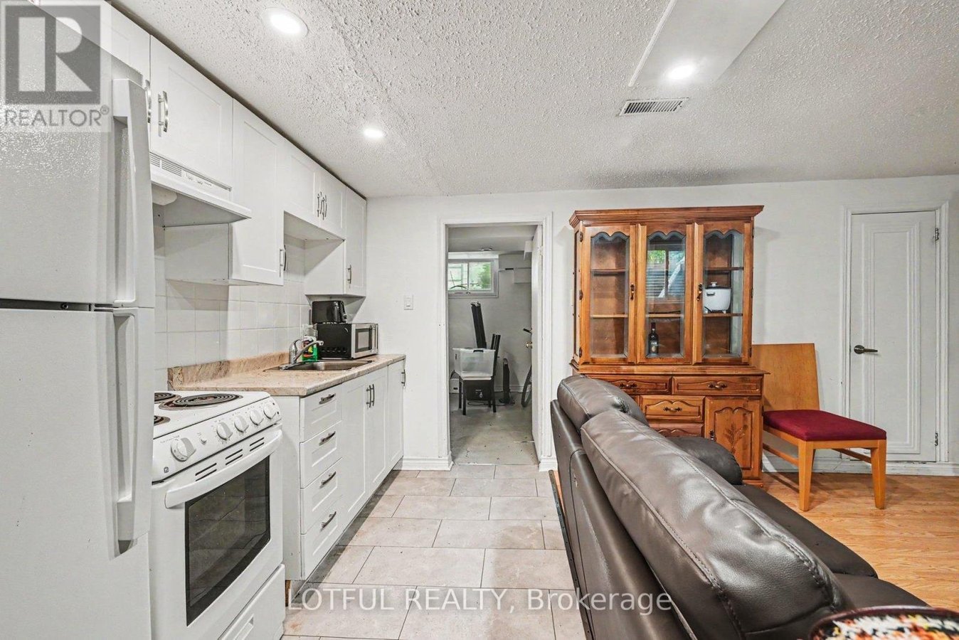 3 - 2427 CHASSEUR AVENUE - Photo 7