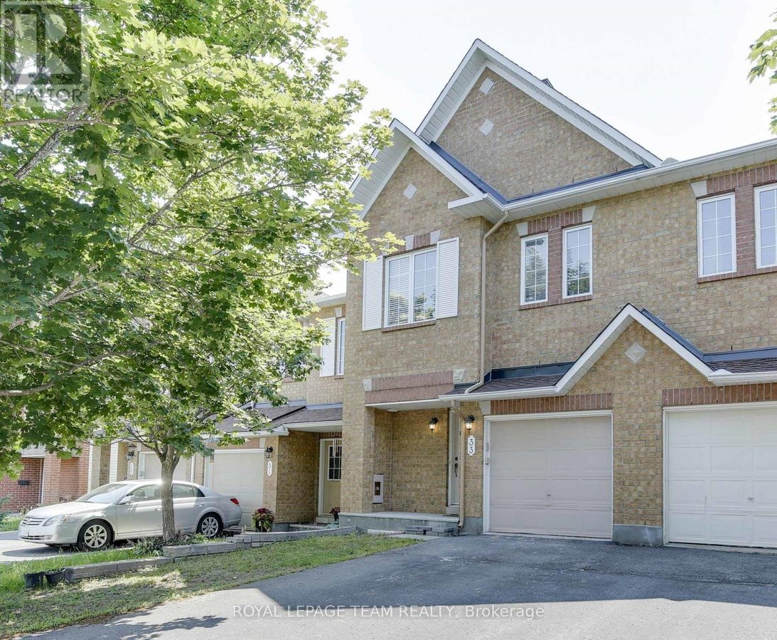 33 SCAMPTON DRIVE - Photo 2