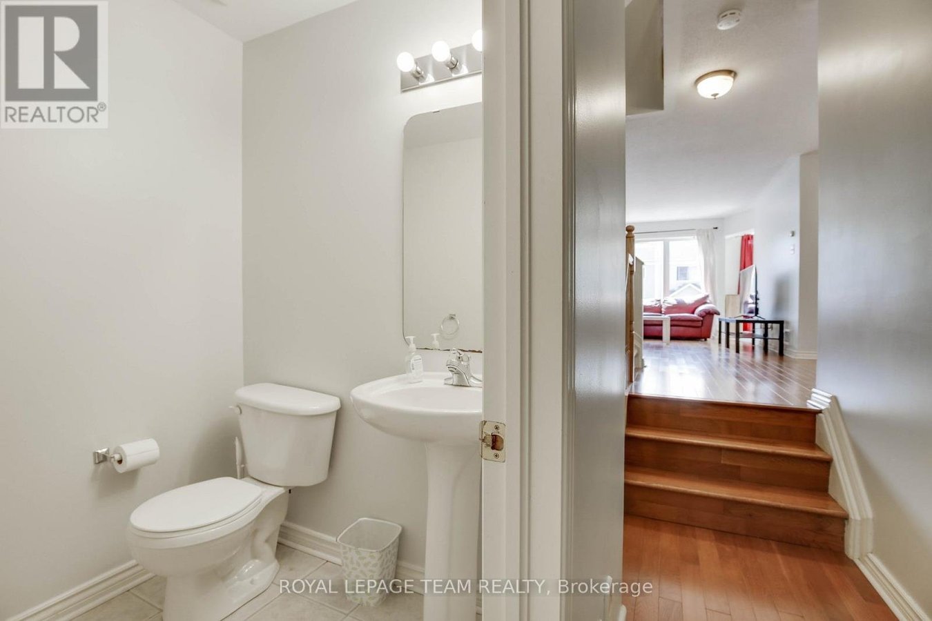 33 SCAMPTON DRIVE - Photo 5