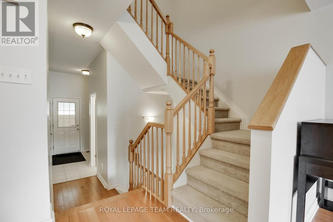 33 SCAMPTON DRIVE - Photo 7