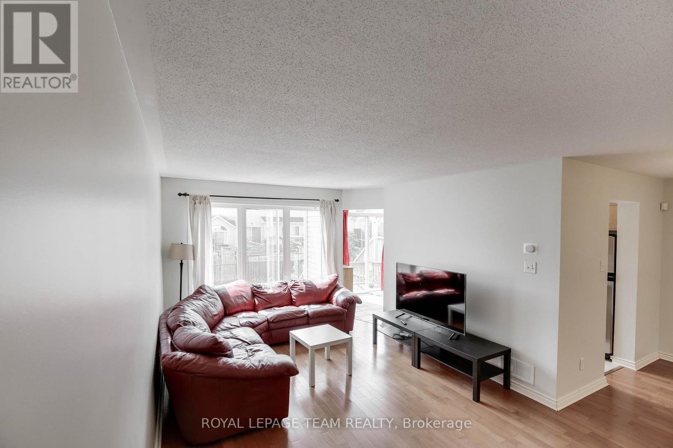 33 SCAMPTON DRIVE - Photo 8