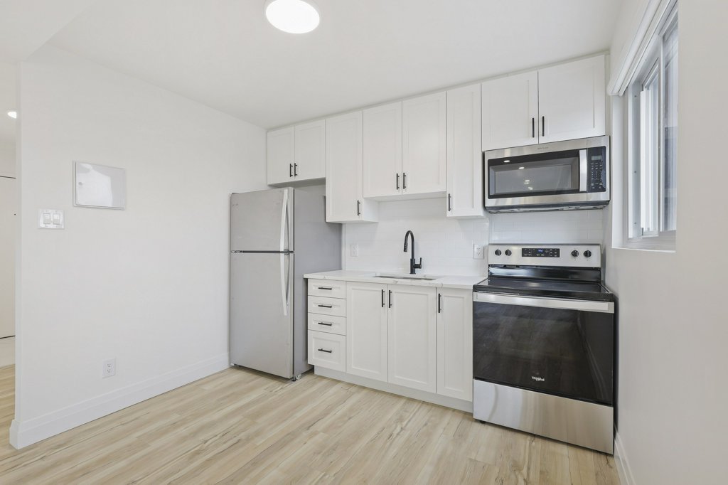 1 Hamilton Avenue North - Photo 2