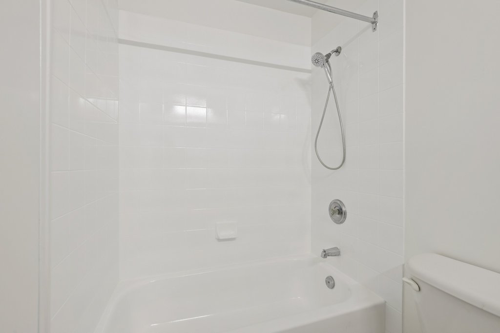 1 Hamilton Avenue North - Photo 5