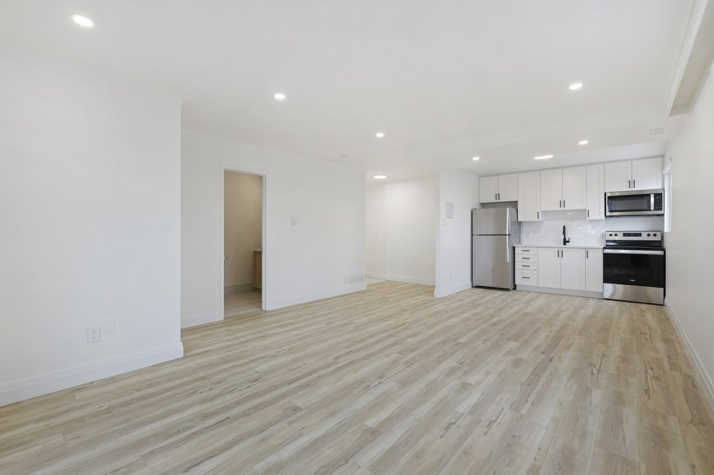 1 Hamilton Avenue North - Photo 9
