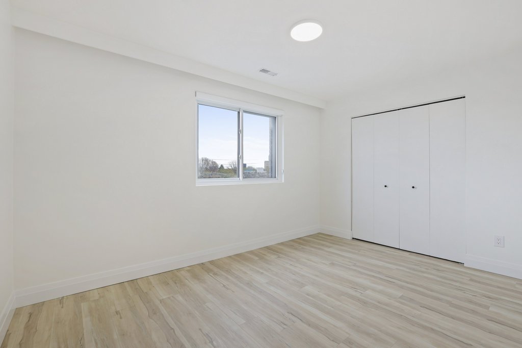 1 Hamilton Avenue North - Photo 11