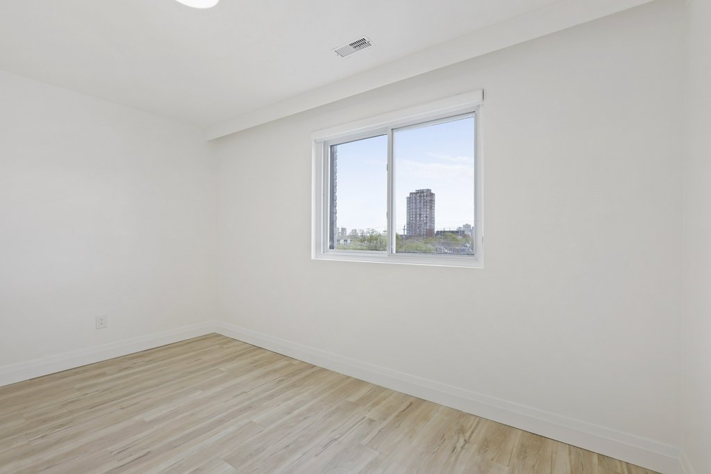 1 Hamilton Avenue North - Photo 12