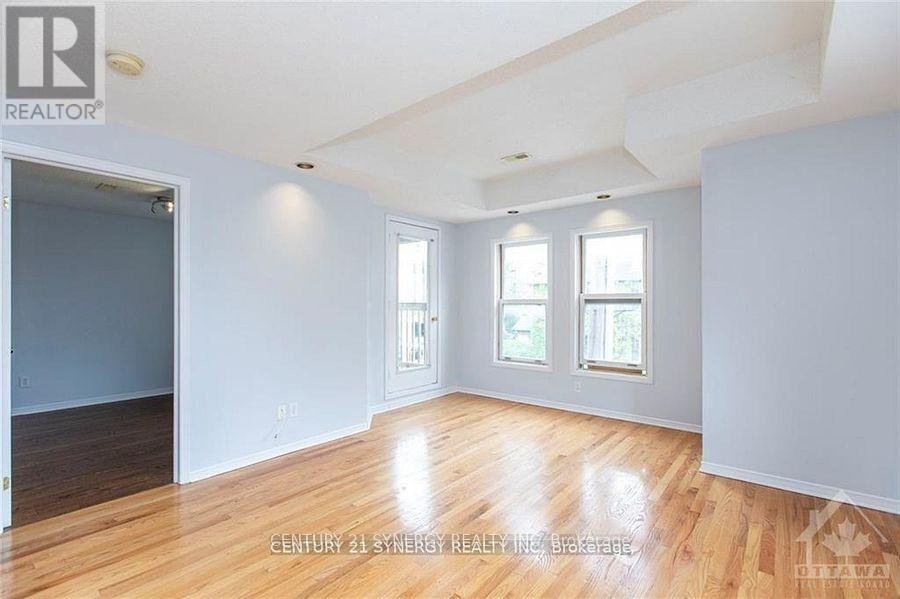 11 - 450 MACLAREN STREET - Photo 2