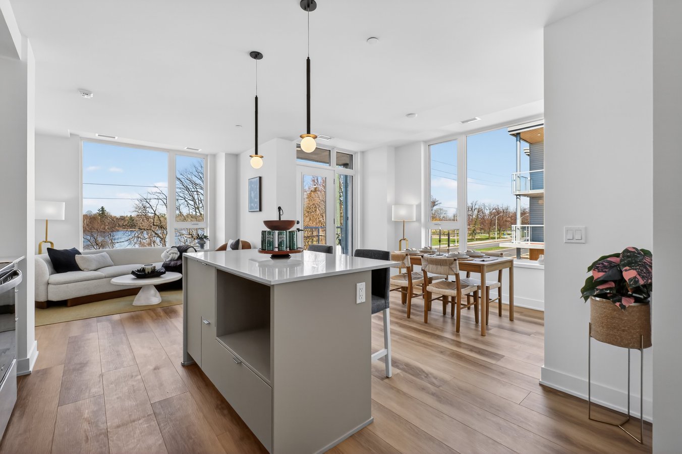 3071 Riverside Drive - Photo 2
