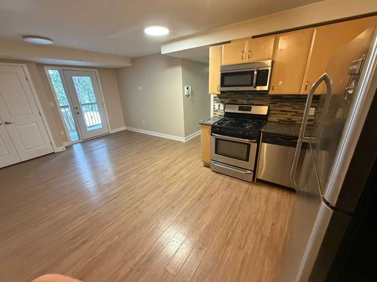455 Green Avenue - Photo 4