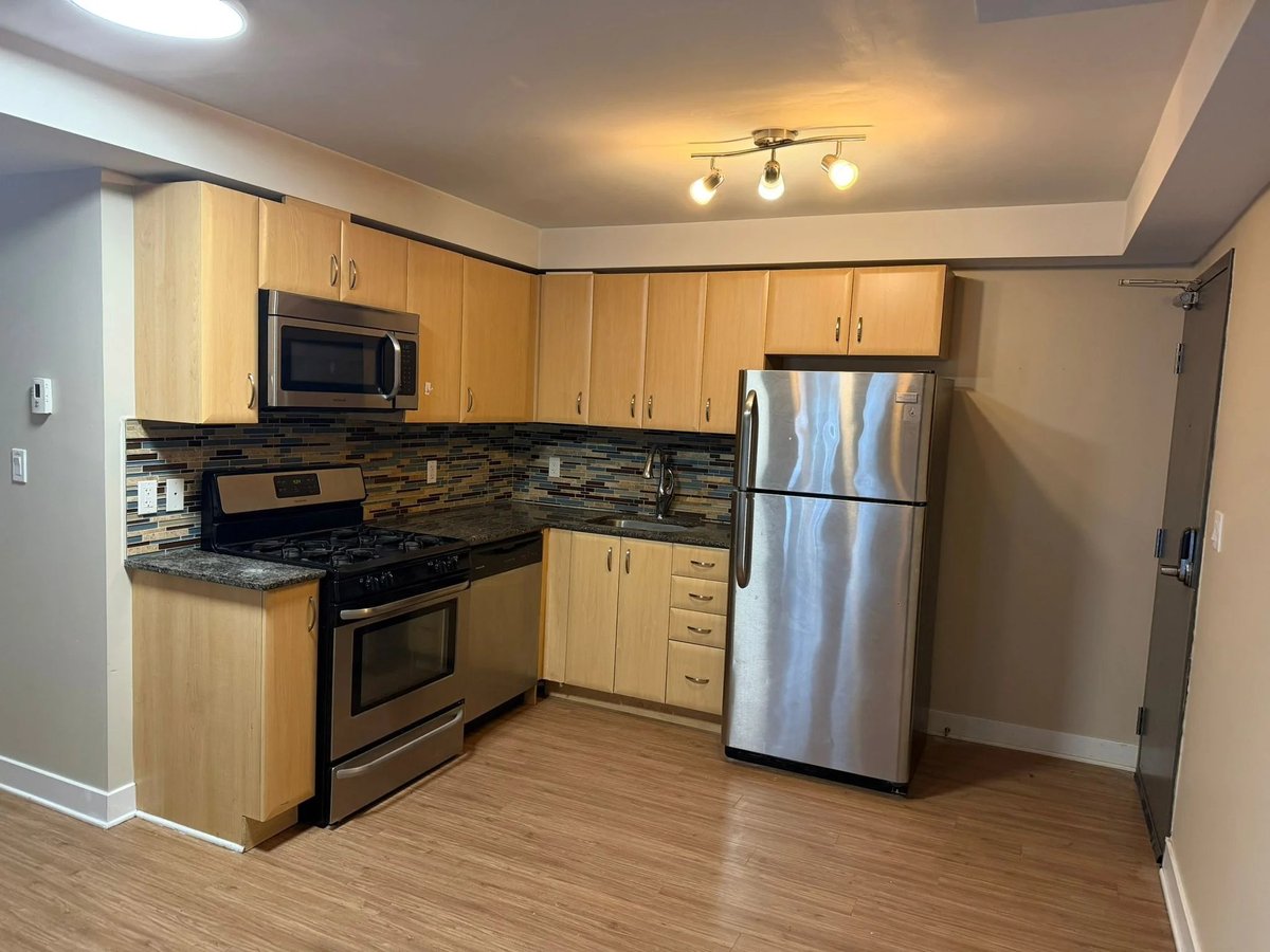 455 Green Avenue - Photo 8