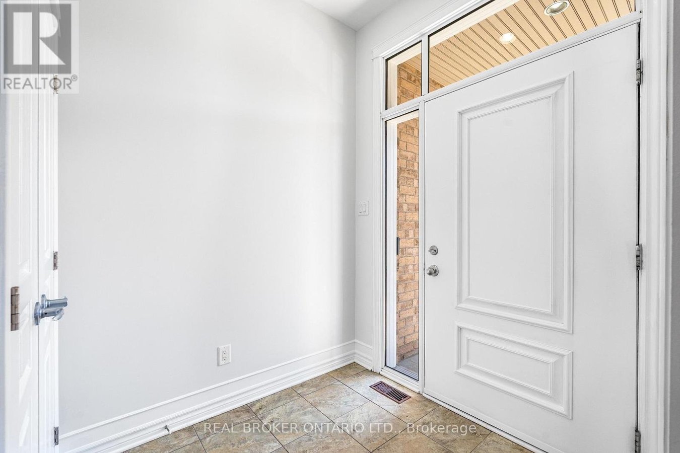 43 CLARIDGE DRIVE - Photo 2