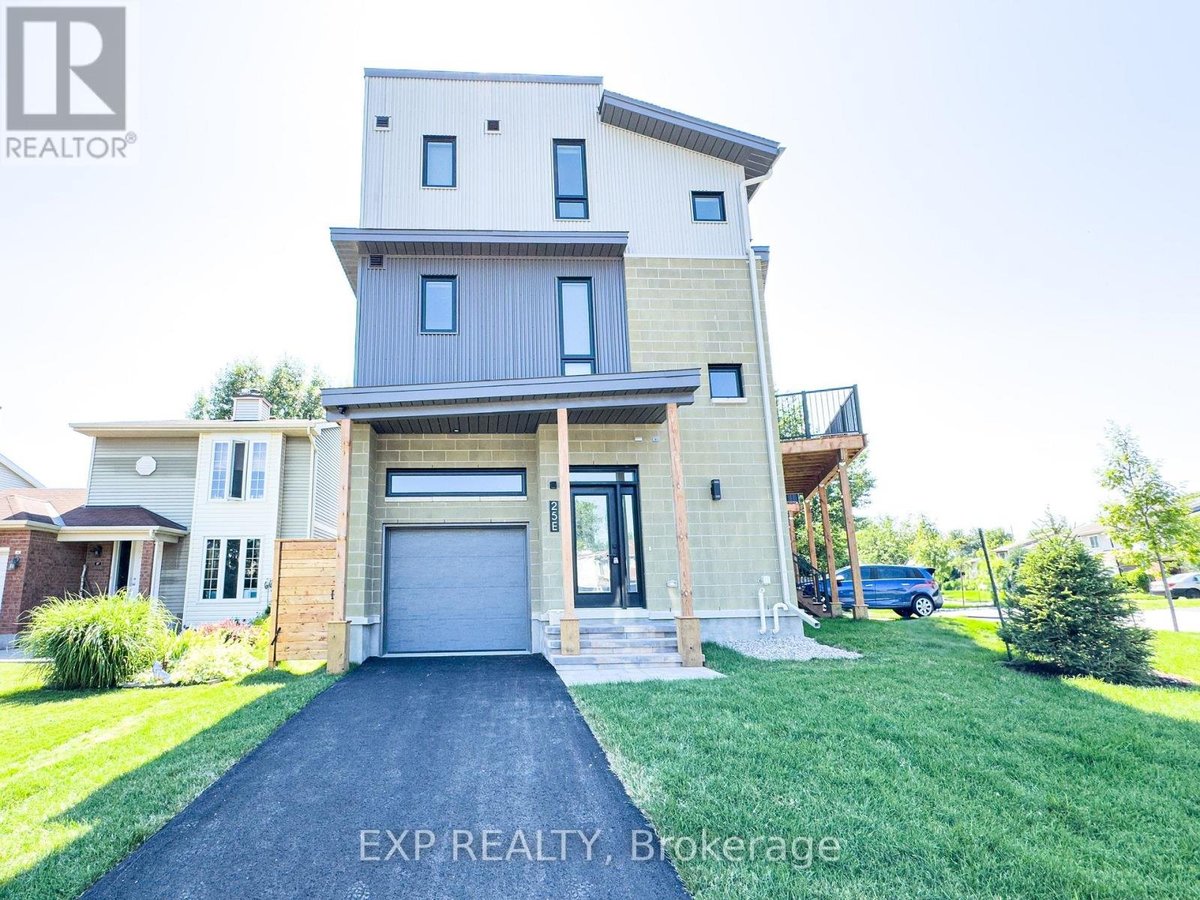 E - 25 FAIR OAKS CRESCENT - Photo 1