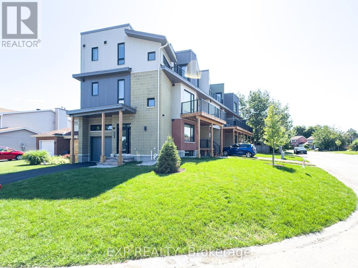E - 25 FAIR OAKS CRESCENT - Photo 2