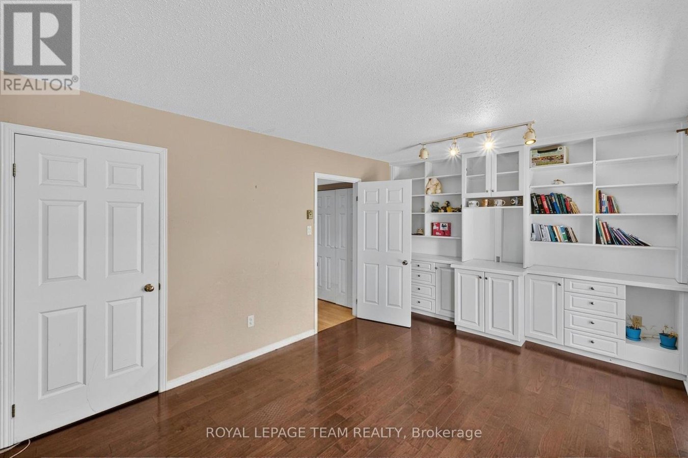 2086 CARLING AVENUE - Photo 7