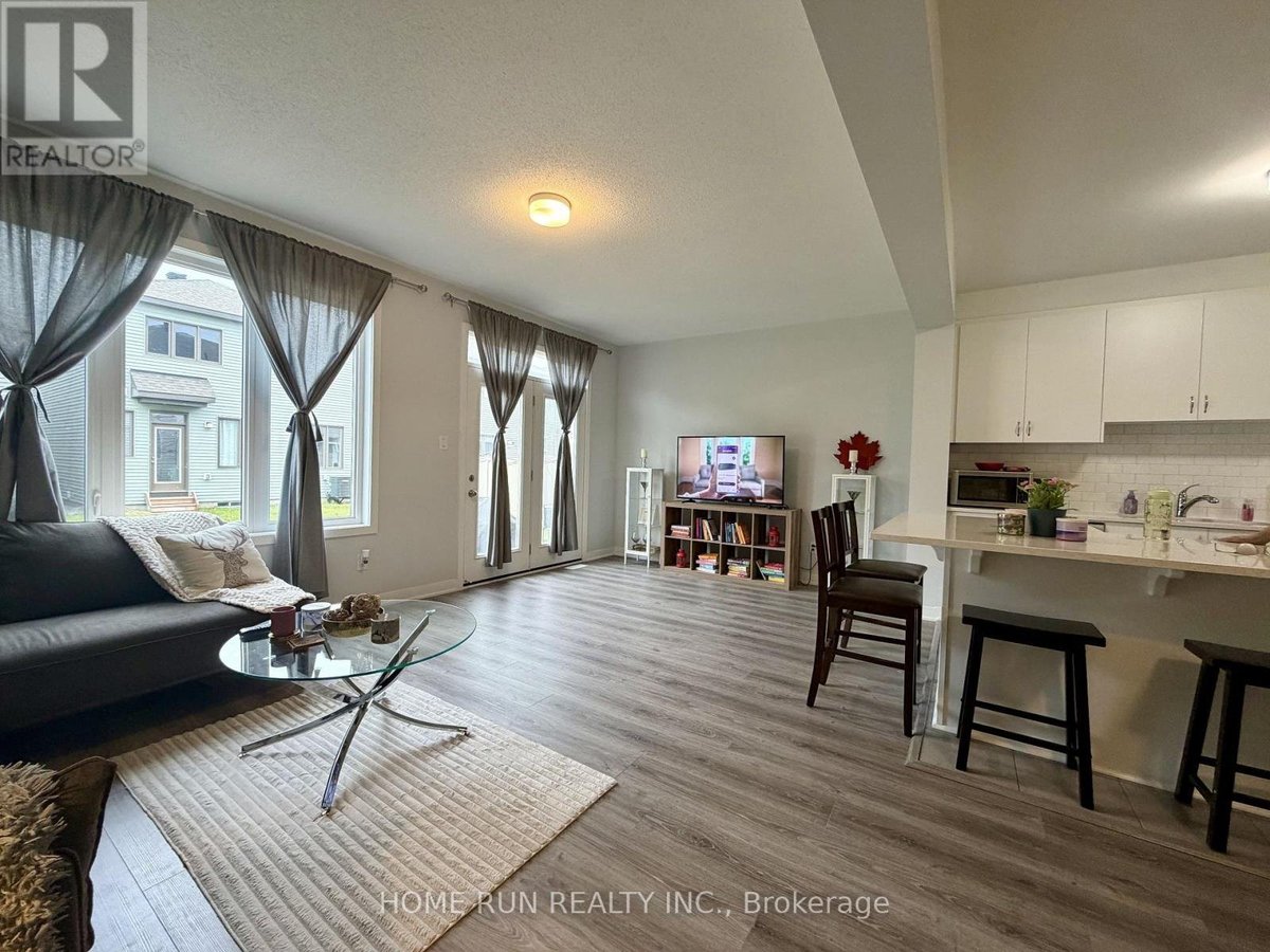 216 BILLRIAN CRES CRESCENT - Photo 2