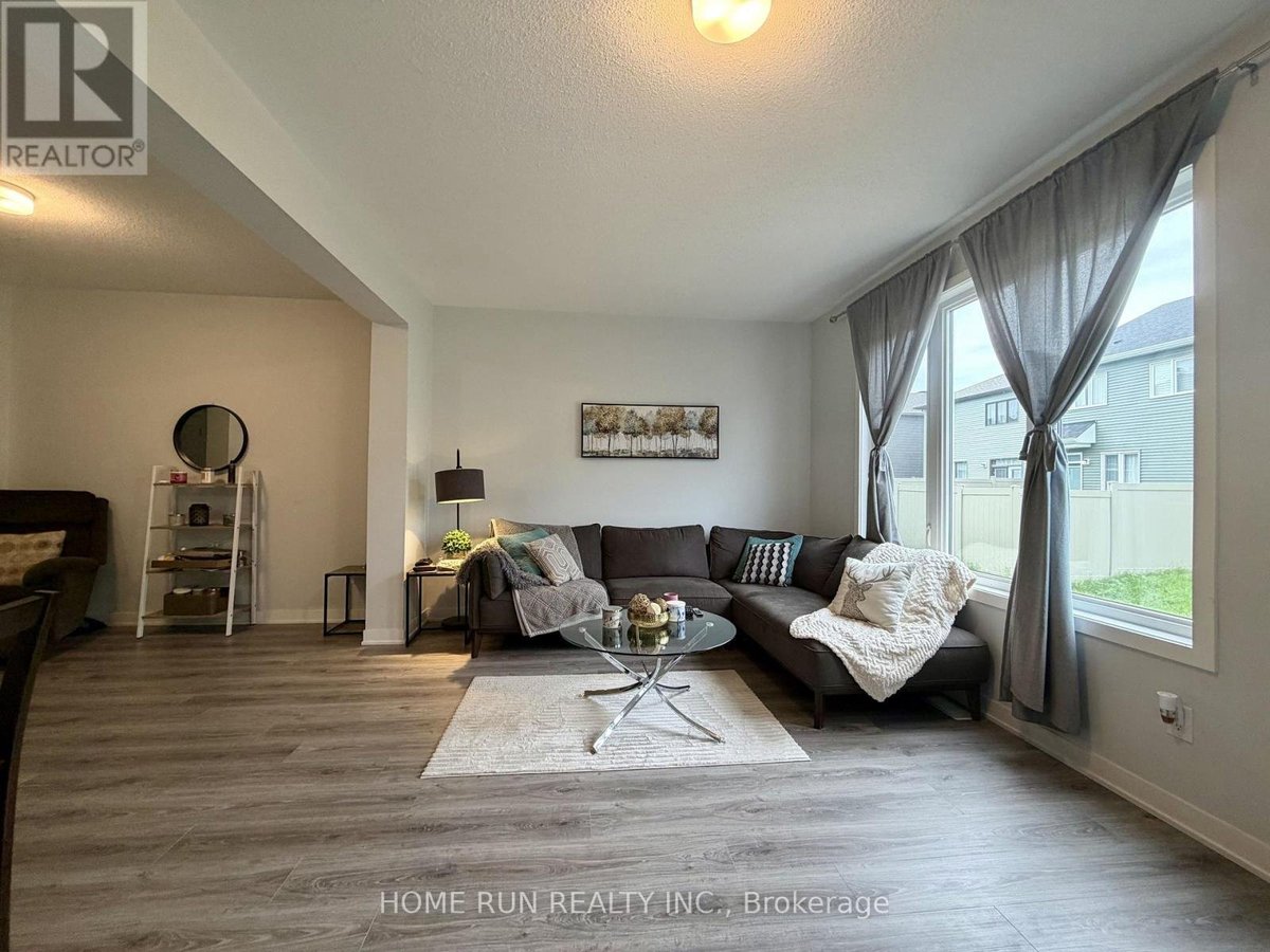 216 BILLRIAN CRES CRESCENT - Photo 4