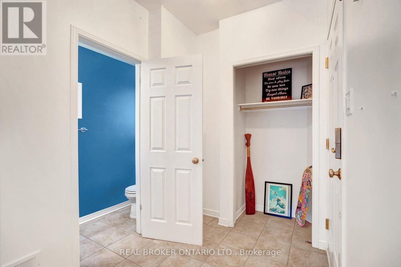 292 LONDON TERRACE - Photo 2